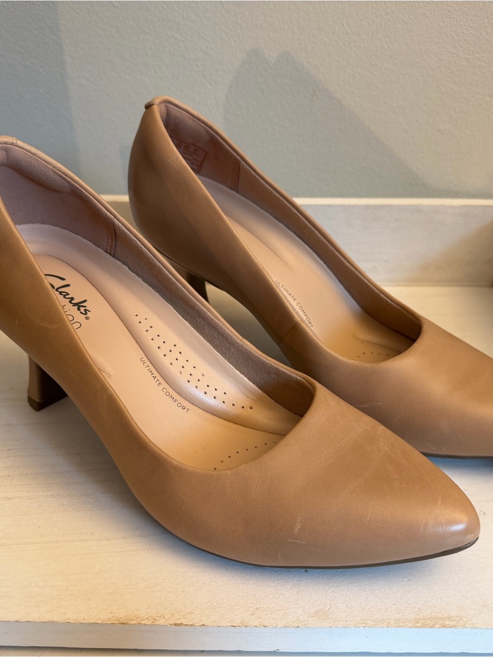 Clarks Camel/Tan Leather Mid Heel Pumps